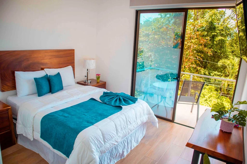 Queen-Bedroom-with-Balcony